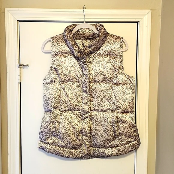 🎉Host Pick🎉 Stunning Metalic Cheetah Print Charter Club Sleeveless Puff Vest - Picture 2 of 6